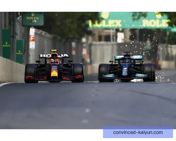 F1赛季紧张对决 红牛车队与梅赛德斯再度上演激烈较量